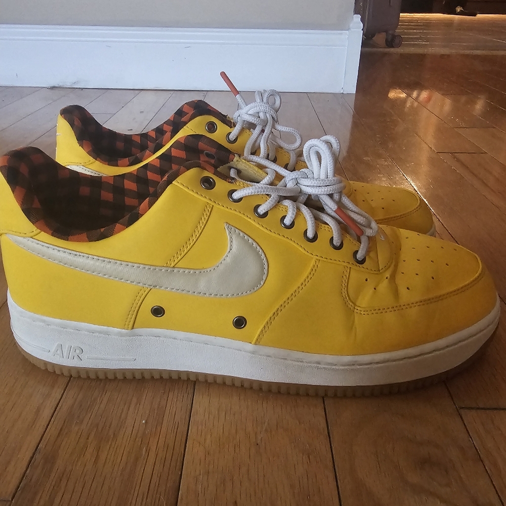 Rare Canary Yellow Nike Air Force 1's 07 Size 13